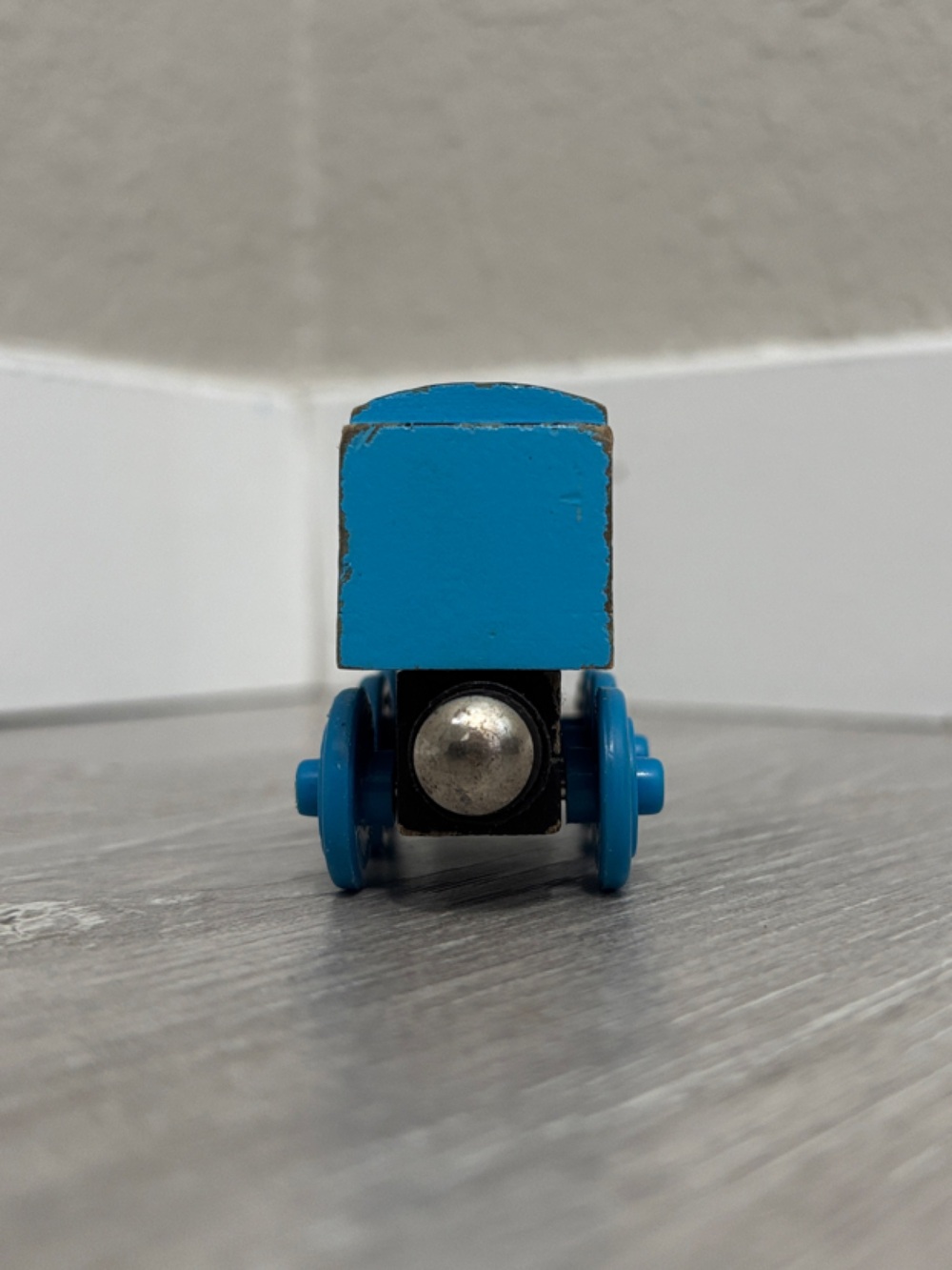 Wooden Thomas Comes to Breakfast - Thomas & Friends - Picture 4 of 8